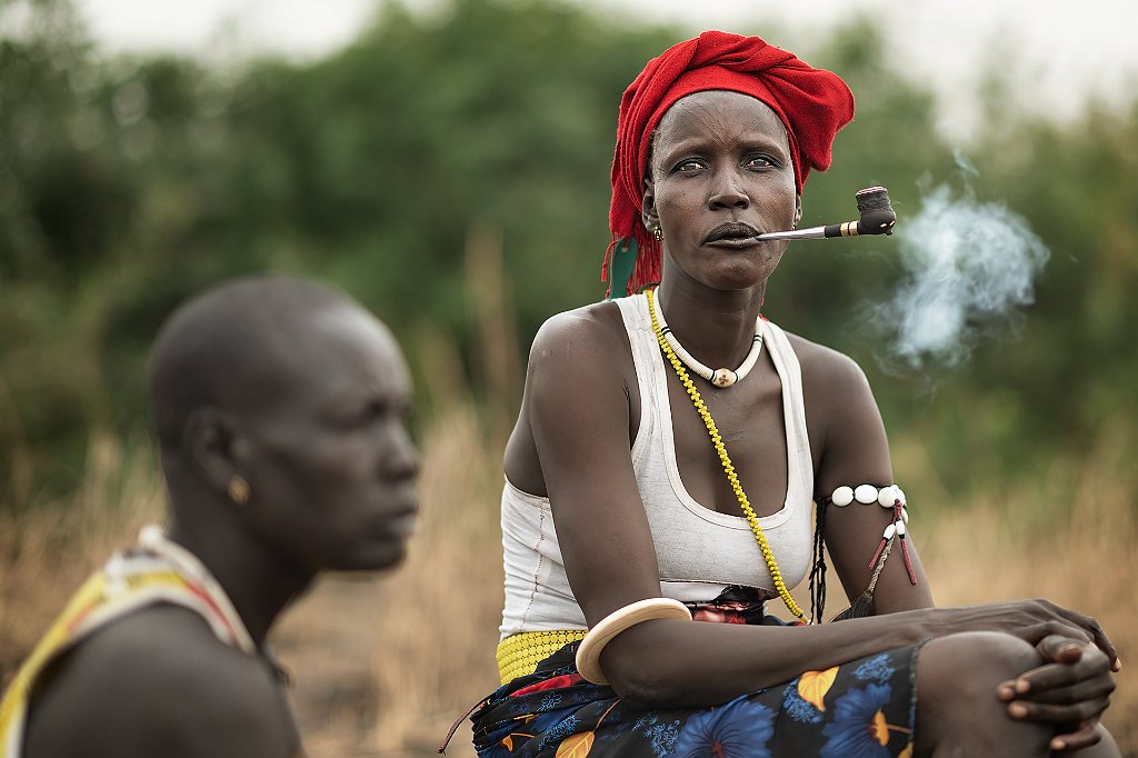 Mundari smockin woman di Maurizio Trifilis - Migliore Autore Concorso.jpg